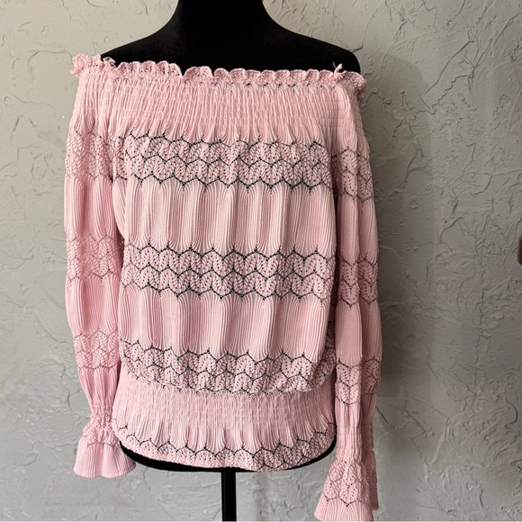 Pink Off-Shoulder Blouse size medium textured fabric with details in design - Picture 2 of 11